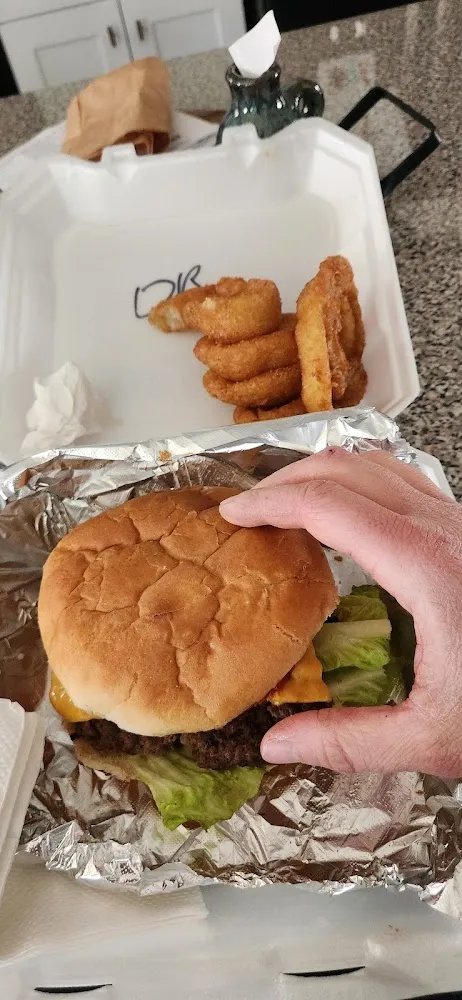Cheeseburger with Onion Rings
