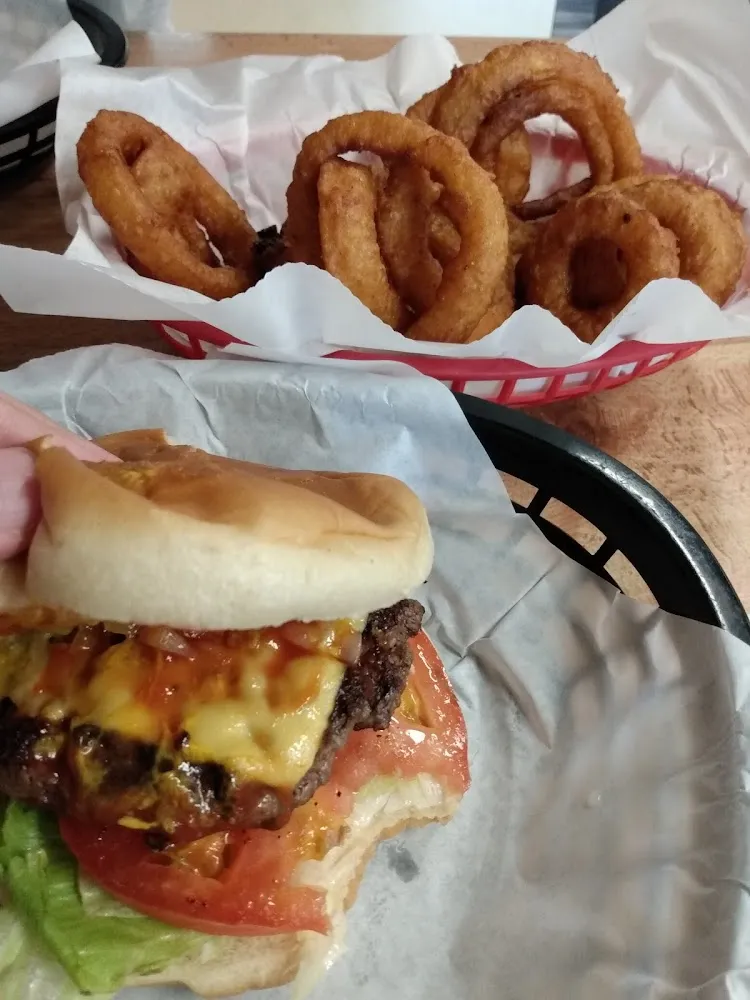 Huk Burger with Onion Rings